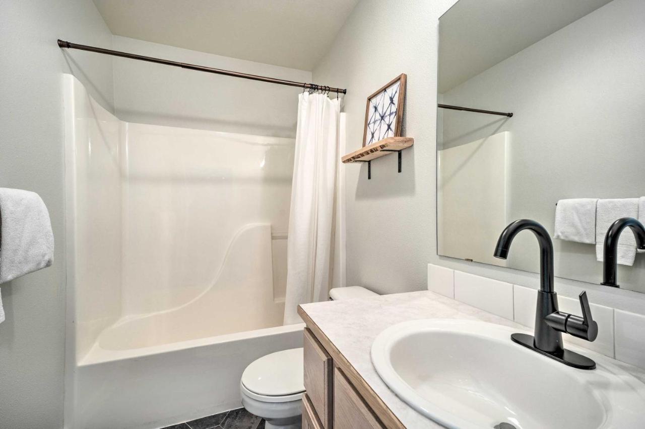 Chic Chelan Condo With Balcony, Walk To Lake And Dtwn! Exterior foto